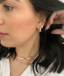 Alternative view of Argola Luna Retangular – Banho de Ouro 18K