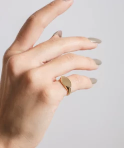 Alternative view of Anel Dedinho Oval Regulável – Banho de Ouro 18K