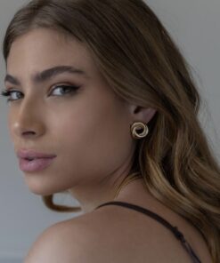 Alternative view of Brinco Nó – Banho Ouro 18K